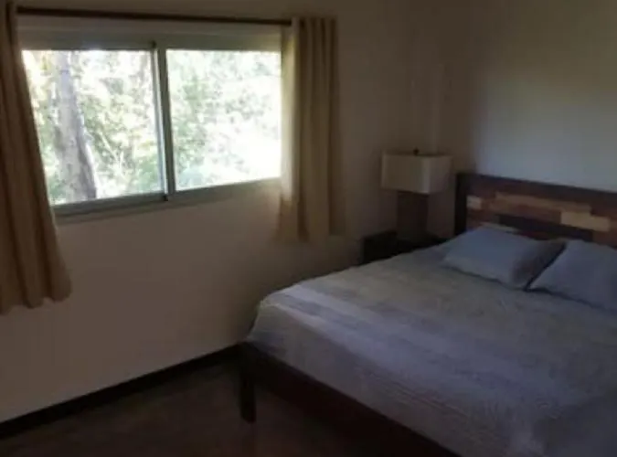 Hébergement de vacances New Hill Top Home With A Beautiful Tropical View *