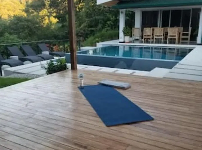 Hébergement de vacances New Hill Top Home With A Beautiful Tropical View