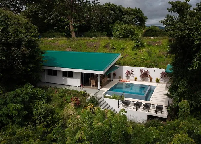New Hill Top Home With A Beautiful Tropical View Hébergement de vacances *