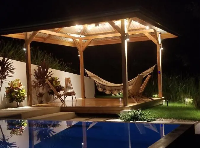 New Hill Top Home With A Beautiful Tropical View Hébergement de vacances